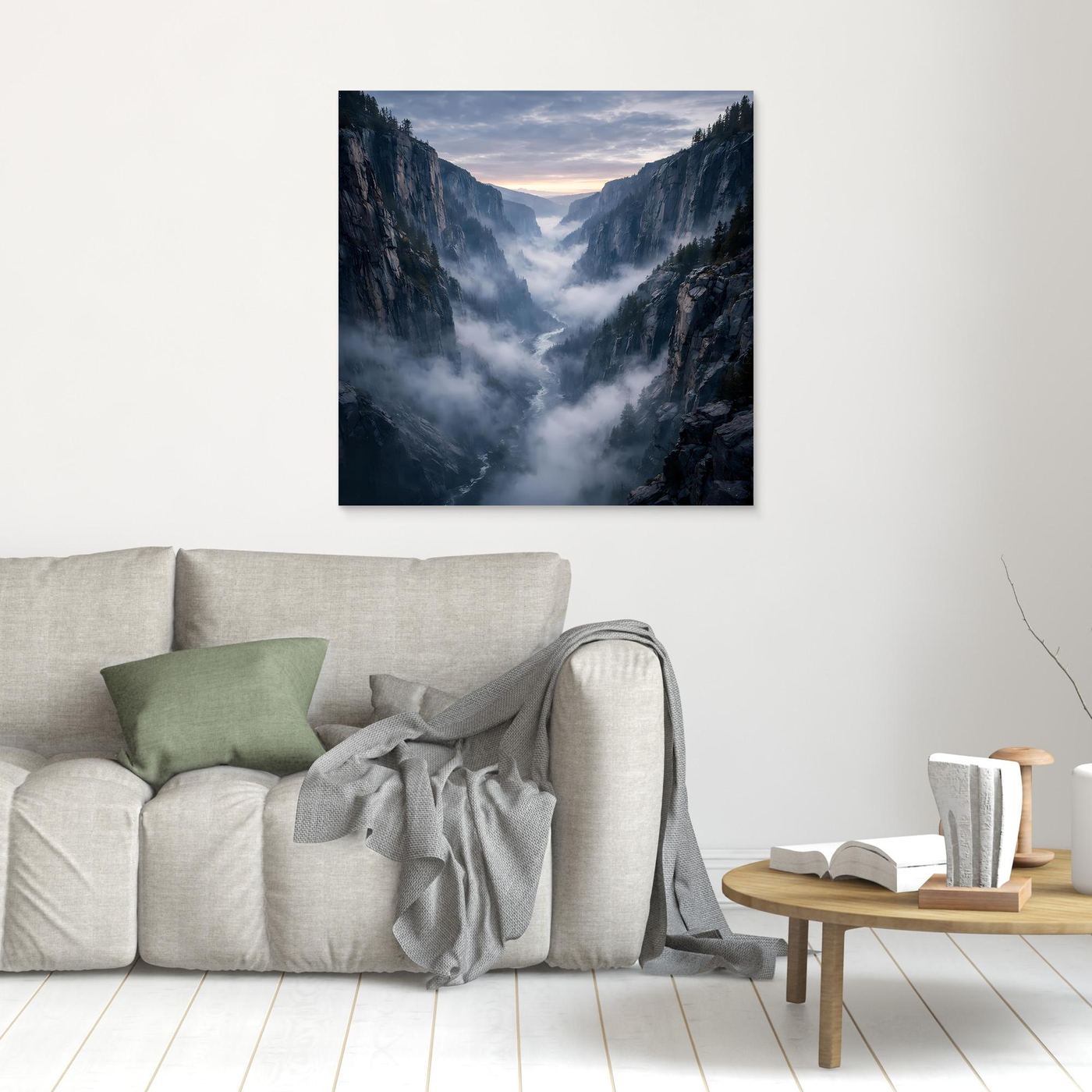 Leinwandbild neblige Schlucht zwischen Bergen im Querformat, dunkler Fels und Nebel