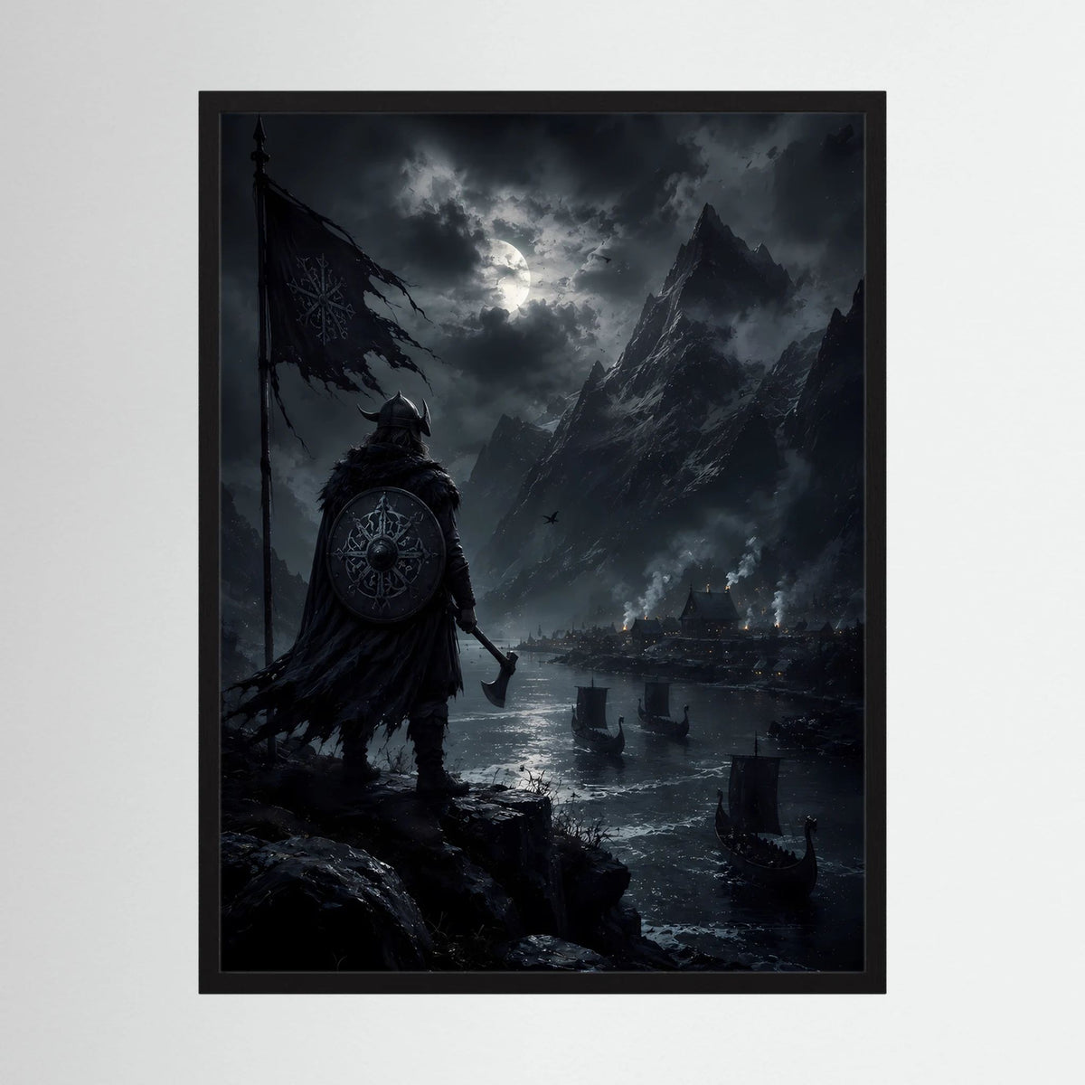 Hochkant gerahmtes Poster mit Wikingerfigur im Vordergrund und Langschiffen im Hafen, dunkel