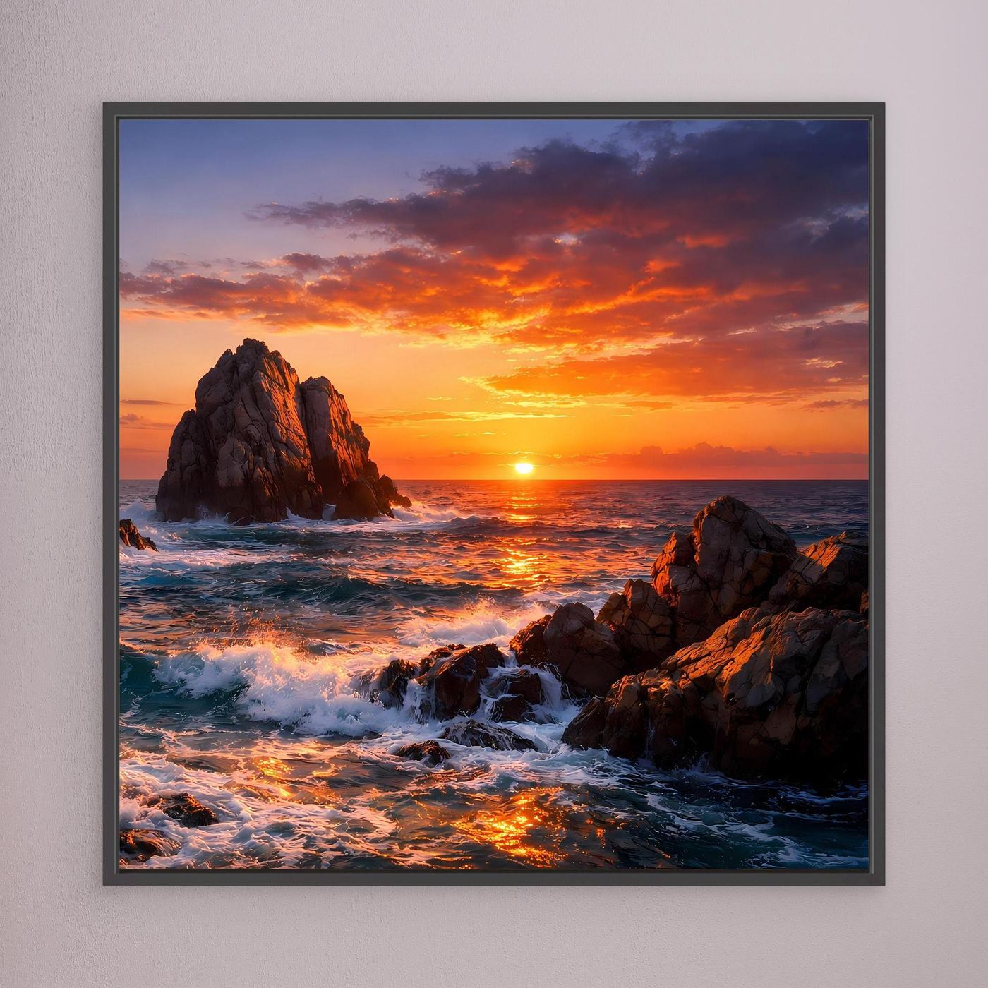 Gerahmtes Leinwandbild: dramatischer Sonnenuntergang über dem Meer, Felsen und Brandung