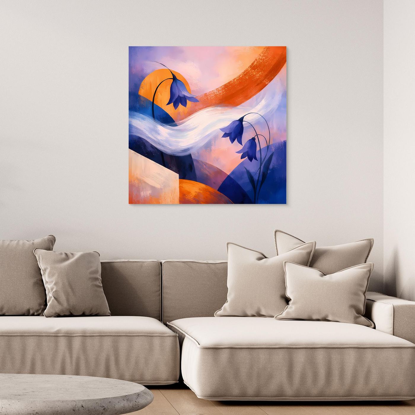 Quadratisches Leinwandbild mit abstrakten blauen Glockenblumen und orangefarbenen Akzenten