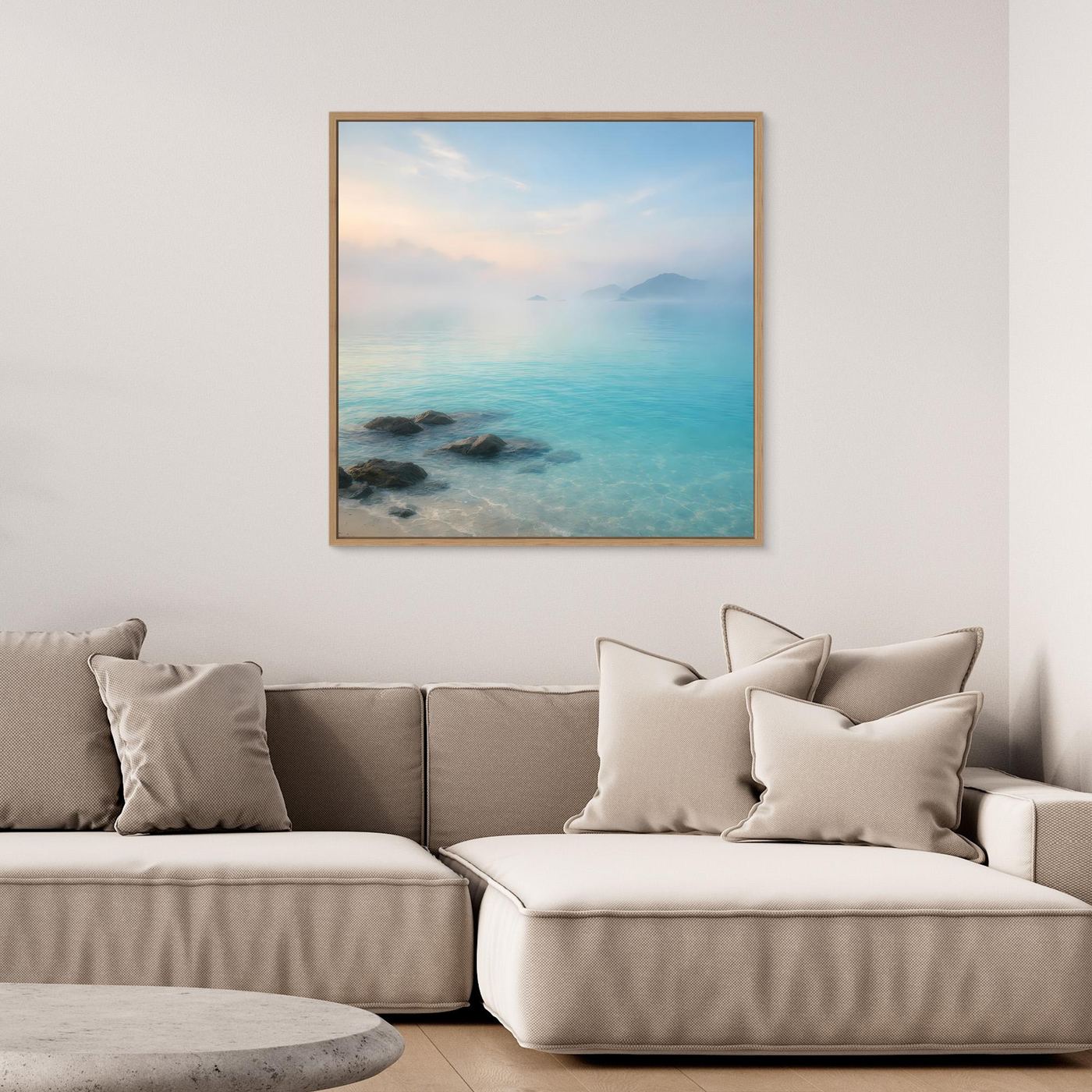 Leinwandbild Nebeliges Meer, türkisfarben, mit hellem Holzrahmen