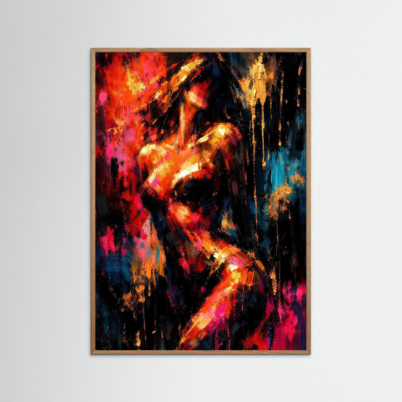 Figurenposter im rosafarbenen Holzrahmen mit abstrakter Silhouette in Feuerfarben, Goldakzente