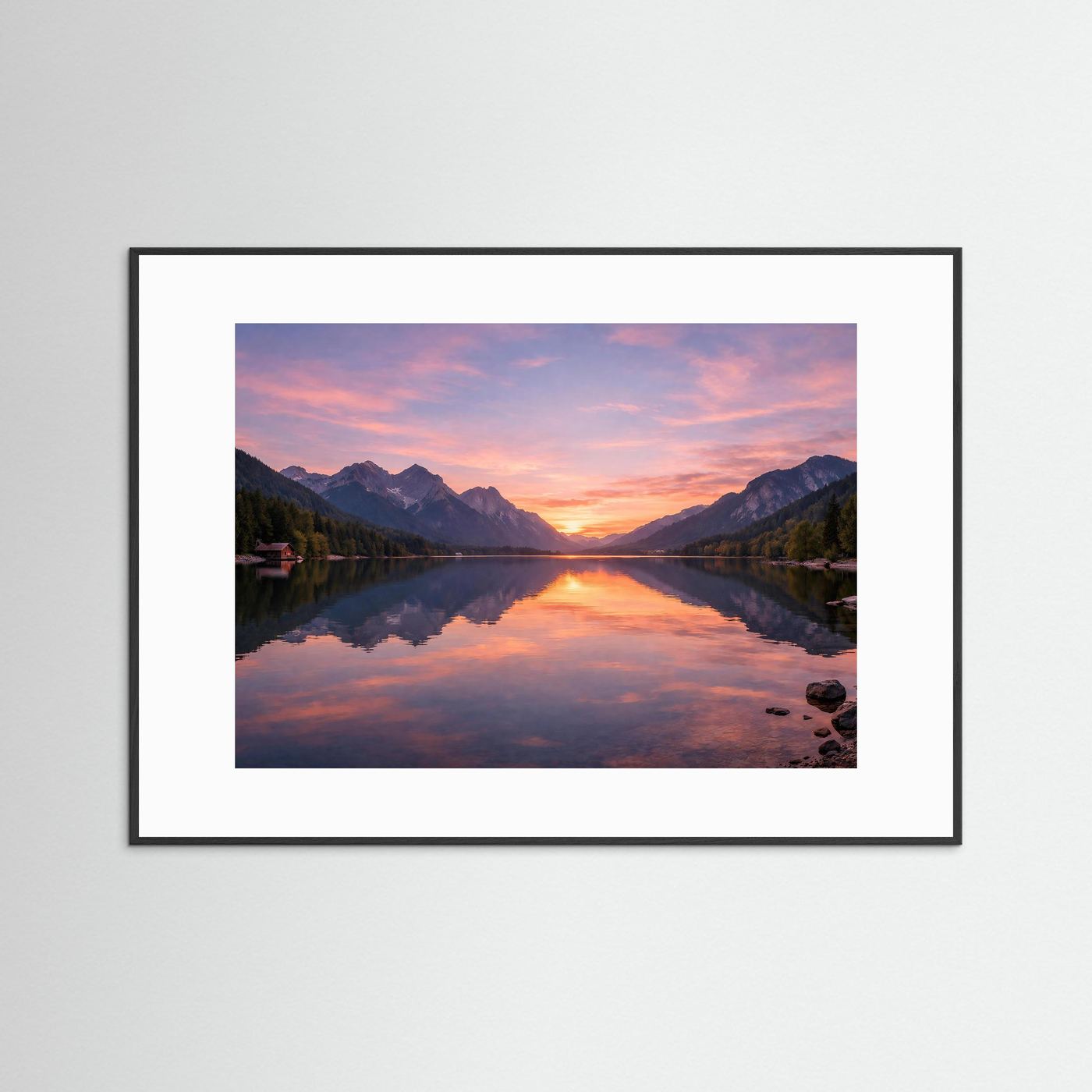 Querformat-Poster mit Bergsee und Spiegelung bei Sonnenuntergang, Rahmen und weißer Rand