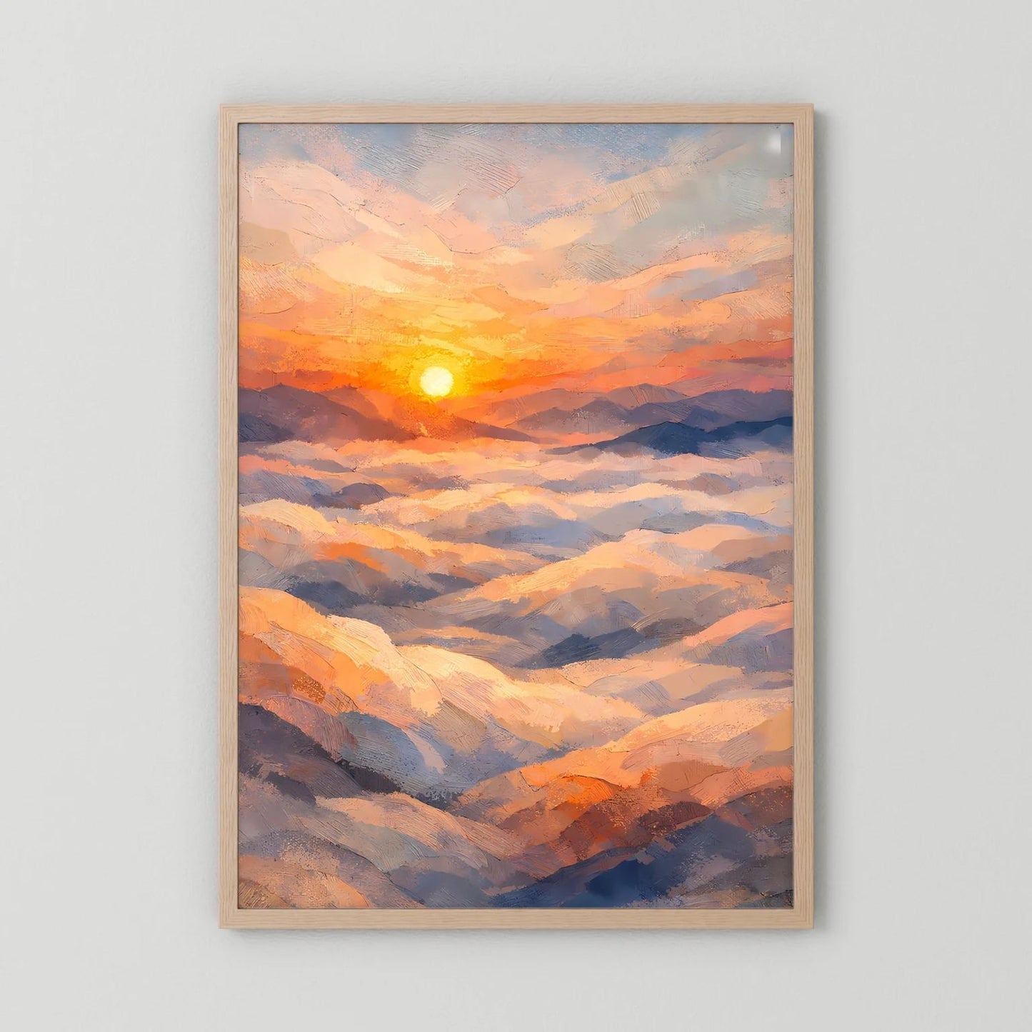 Hochformatiges Poster mit Sonnenuntergang über Wolken in Pastellfarben, hellbrauner Holzrahmen.