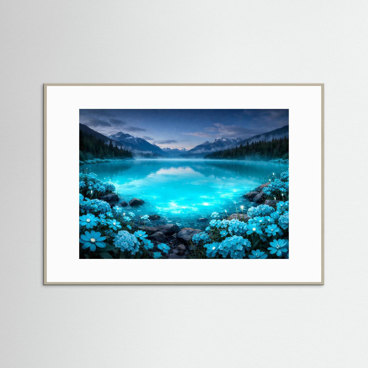 Wandbild: türkis leuchtender Bergsee mit blauen Bergen, blaue Blumen, beiger Rahmen