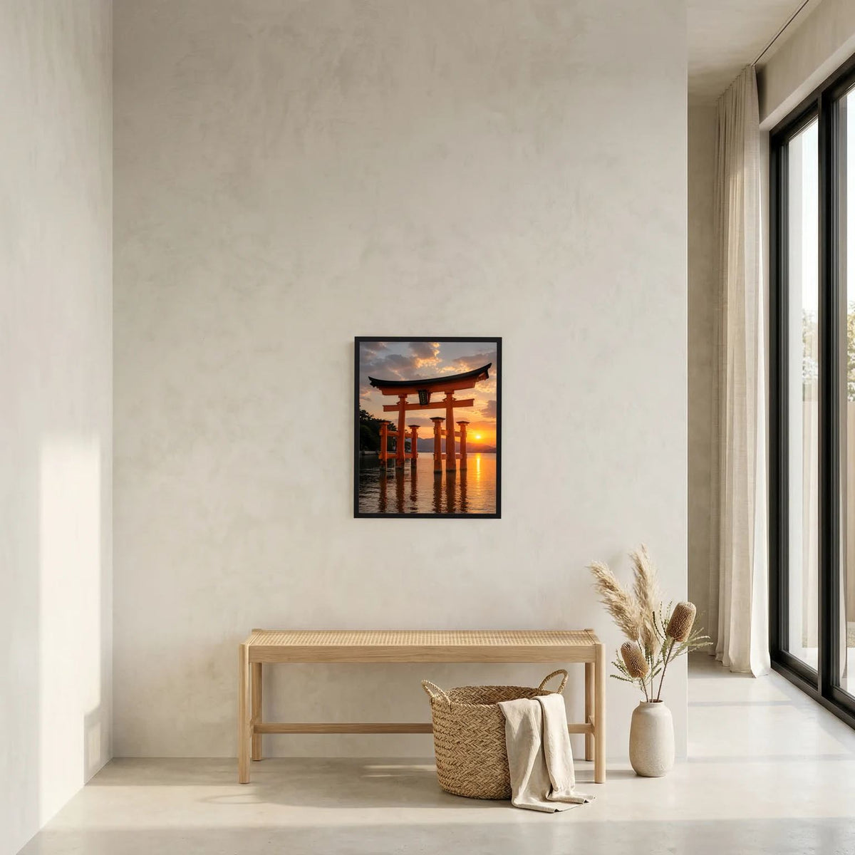 Gerahmtes Poster mit roten Torii-Toren am Wasser bei Sonnenuntergang