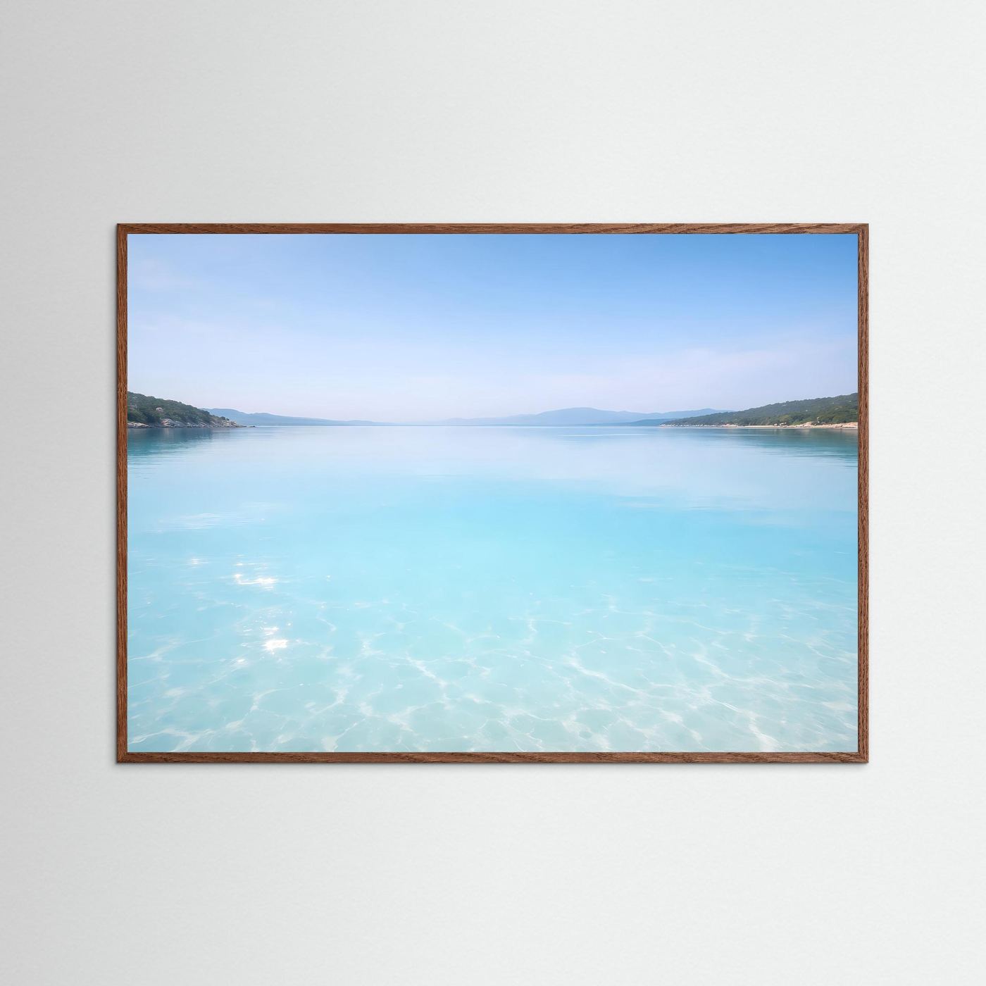 Meerpanorama-Poster im Querformat mit türkisem Wasser, im dunklen Eichenrahmen