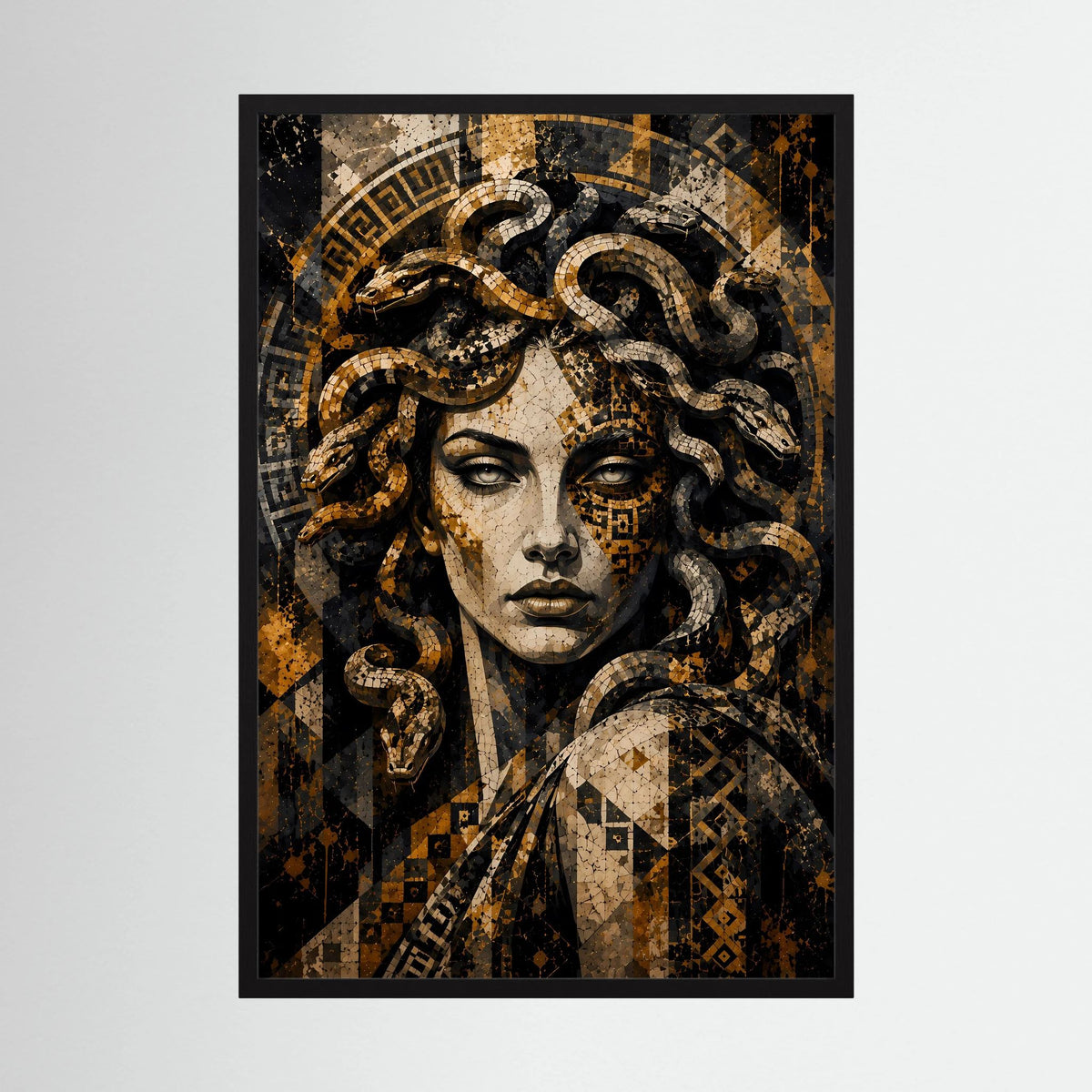 Hochformat-Poster mit Medusa-Mosaik: Schlange in Gold und Schwarz, im schwarzen Rahmen