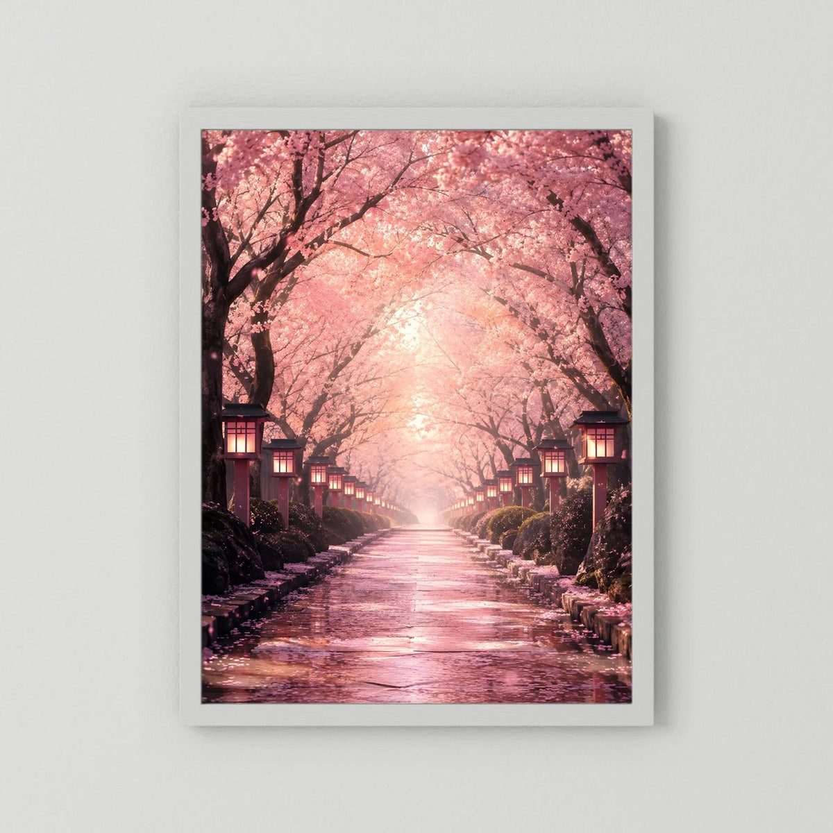 Hochformat-Wandposter mit Kirschblütenallee in Rosa, silberner Einfassung