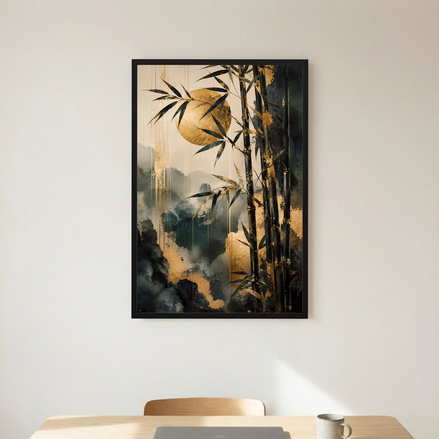 Gerahmtes Hochformat-Poster mit Bambus und goldbraunen Wolken über dunklen Silhouetten