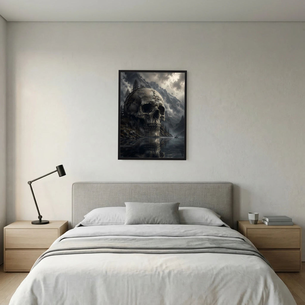 Totenkopf-Poster im schwarzen Rahmen: Bergsee-Landschaft mit kontrastreicher Schattenoptik.