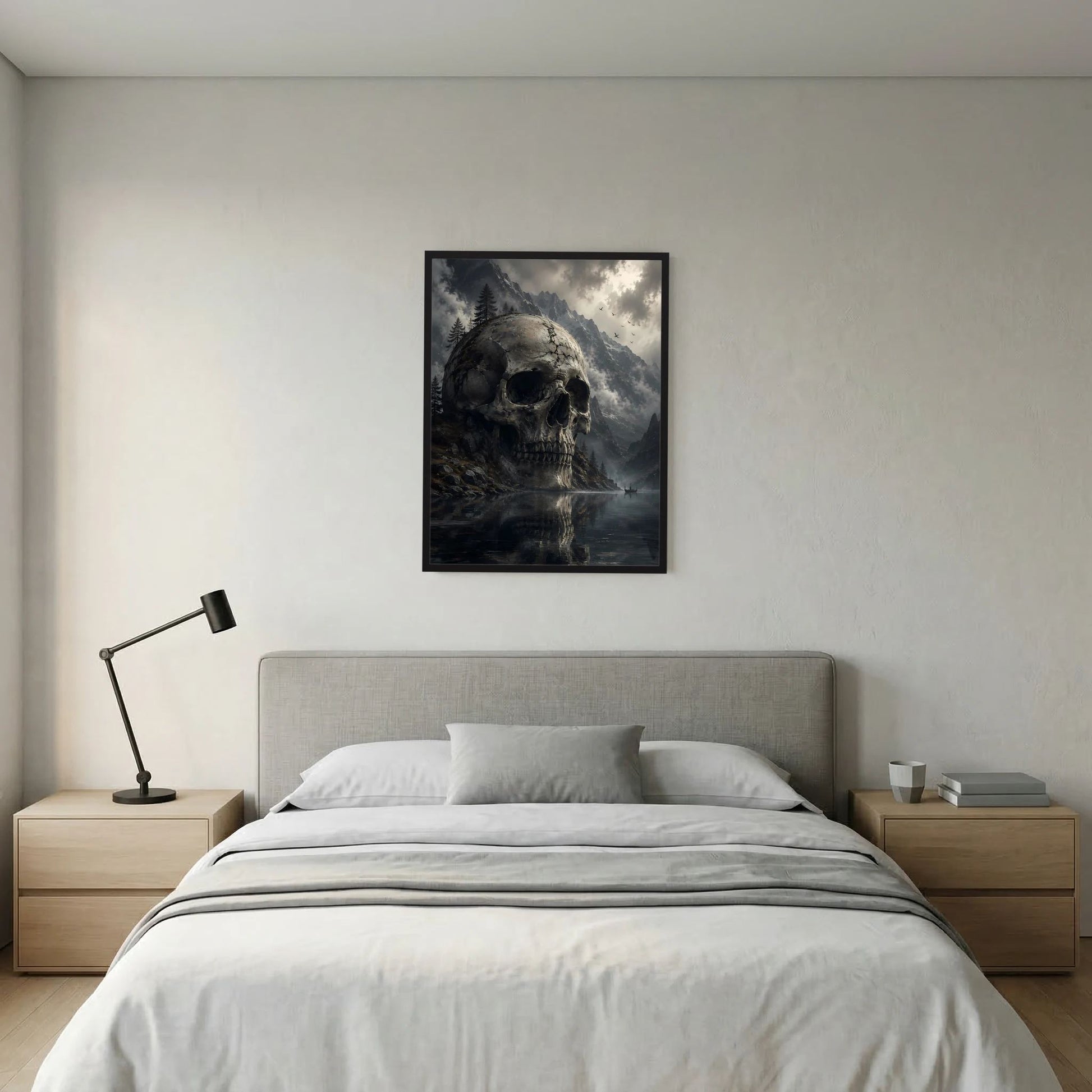 Totenkopf-Poster im schwarzen Rahmen: Bergsee-Landschaft mit kontrastreicher Schattenoptik.