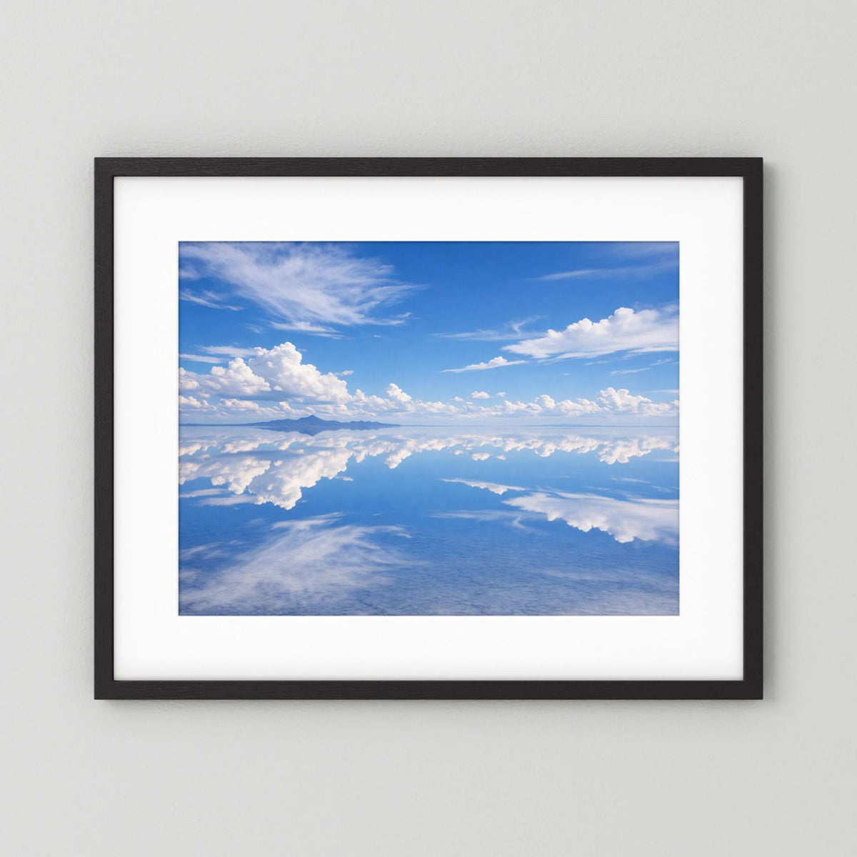 Poster mit Himmels-Wolkenlandschaft im schwarzen Holzrahmen, Querformat