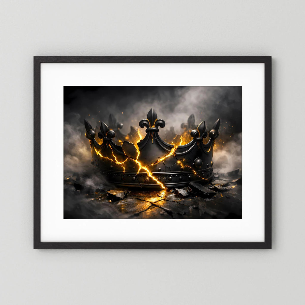 Wandbild mit zerbrochener schwarzer Krone und goldenen Flammenlichtern, schwarzer Rahmen