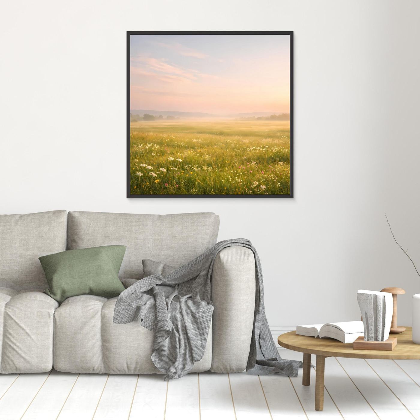 Leinwandbild mit nebliger Blumenwiese, Pastell-Abendhimmel, schwarz gerahmt