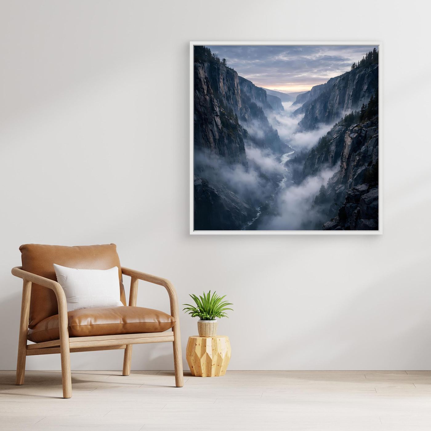Leinwandbild mit Gebirgsschlucht und Nebel in Grau-Blau, mit weißem Rahmen