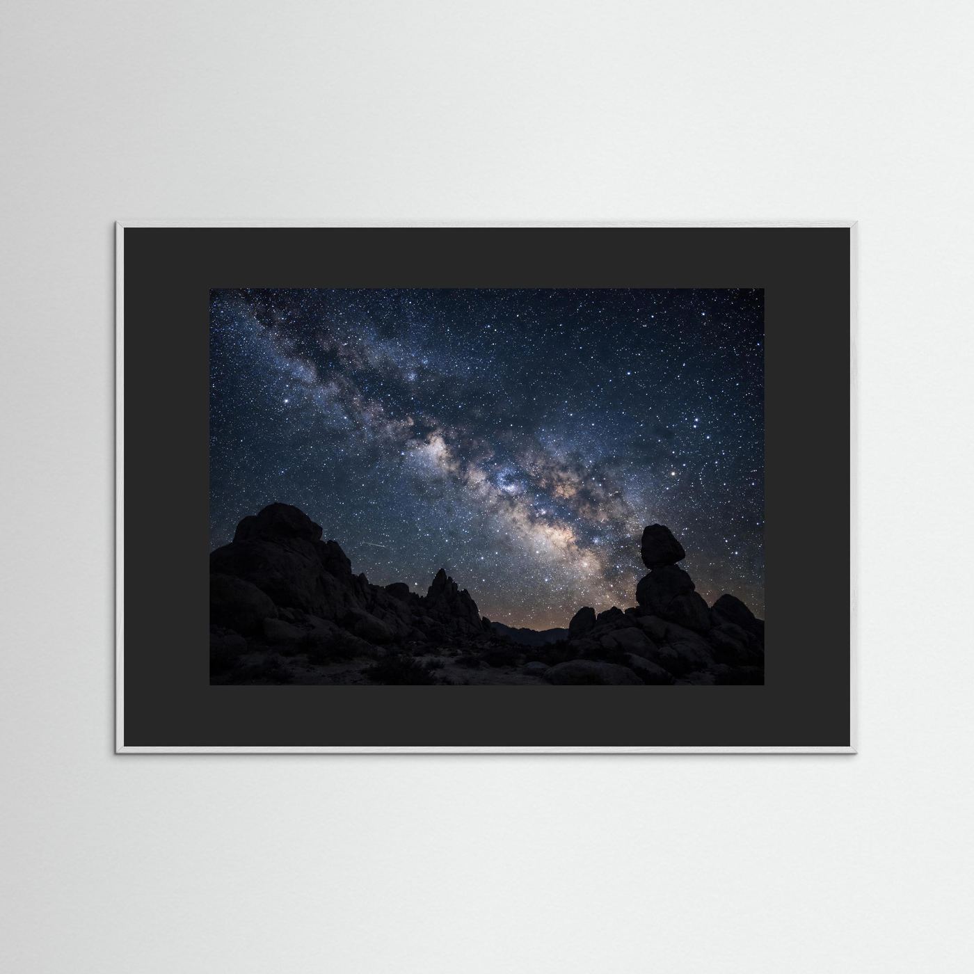 Wandbild mit schwarzem Rahmen und schwarzem Innenrand