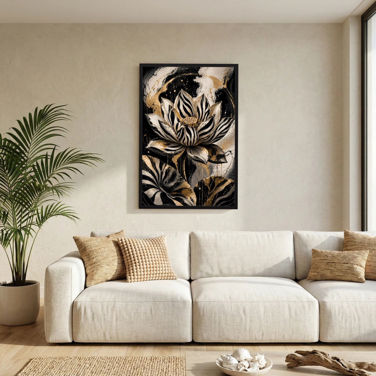 Abstraktes Lotusposter im schwarzen Rahmen: zebraartige Blüten mit goldenen Details