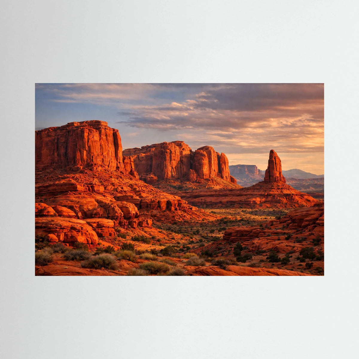 Wandbild im Querformat mit roter Felslandschaft und Abendhimmel