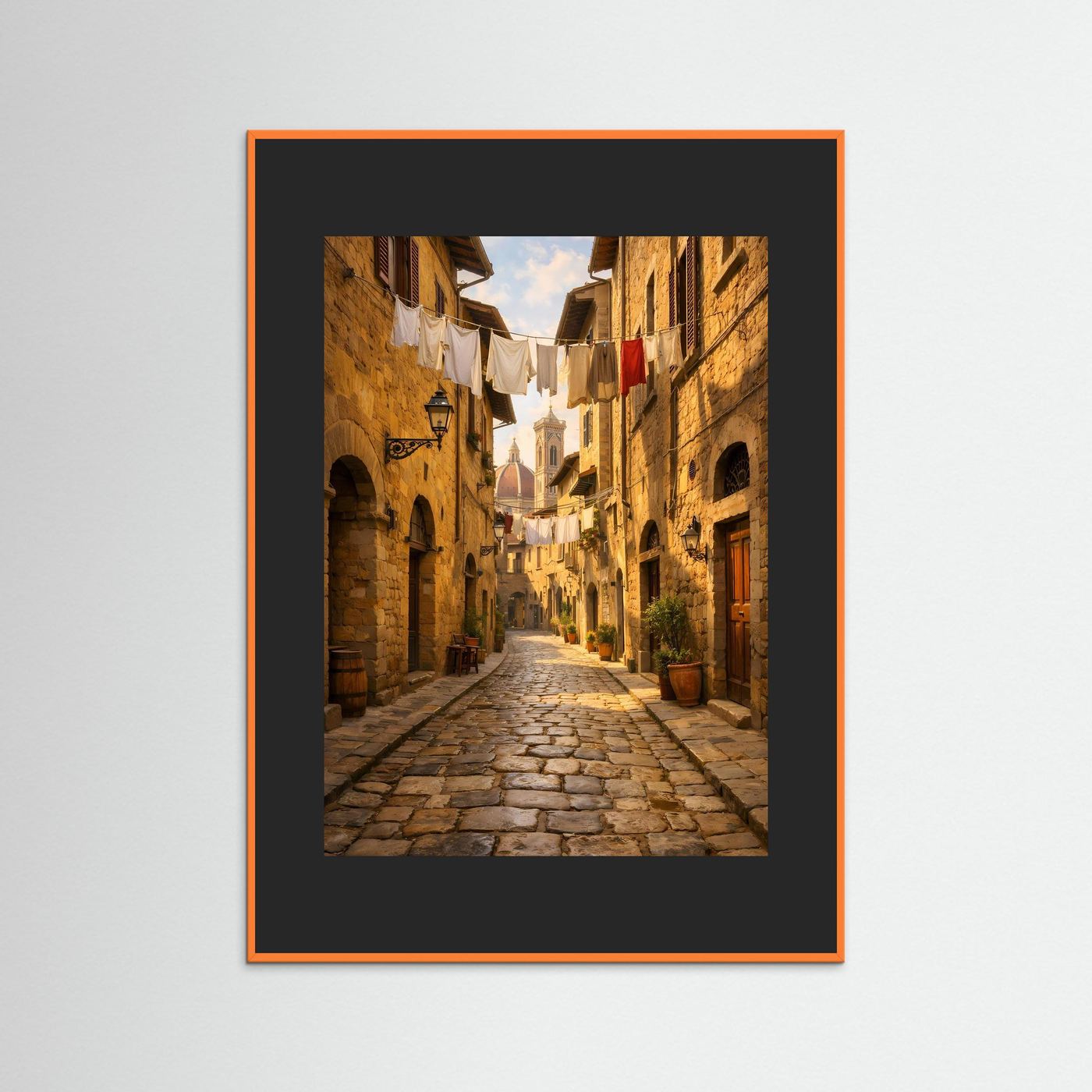 Wandbild Foto einer Kopfsteinpflastergasse in Altstadt, dunkles Passepartout, orangefarbener Rahmen