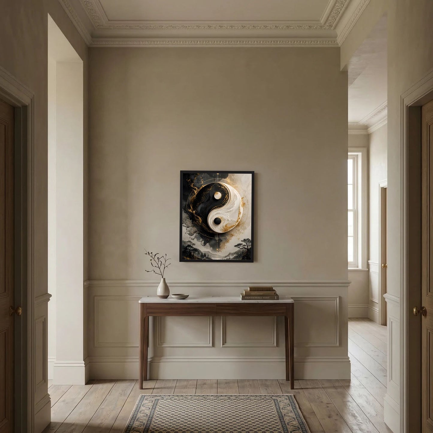 Gerahmtes Wandposter mit Yin-Yang in Schwarz und Gold über Konsole, Landschaftsmotiv