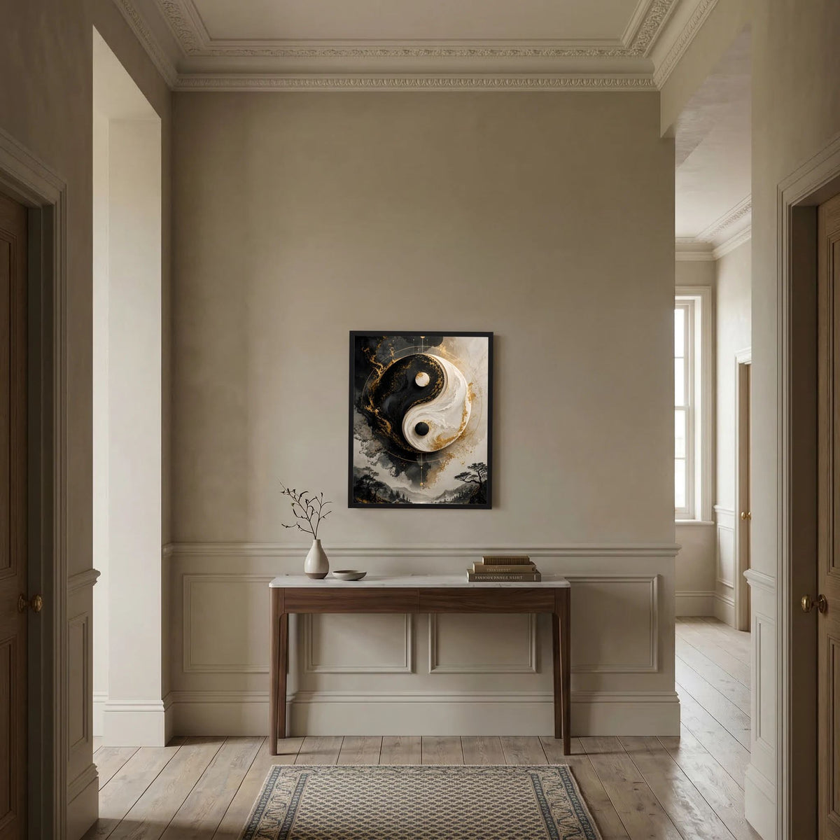 Gerahmtes Wandposter mit Yin-Yang in Schwarz und Gold über Konsole, Landschaftsmotiv