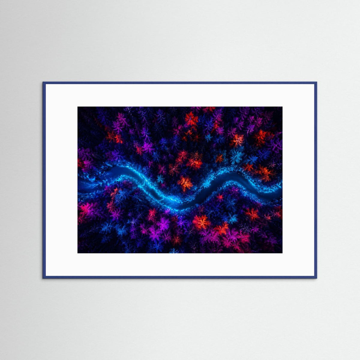 Wandbild mit abstrakter Fantasy-Landschaft und leuchtendem Fluss, blauer Rahmen