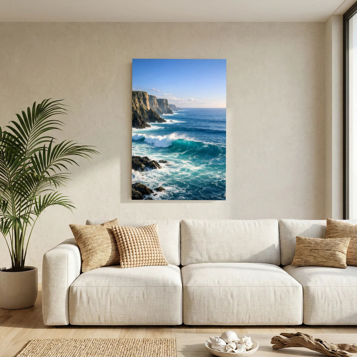 Hochformatiges Wandbild: Meer mit Gischt, Klippenküste und blauem Himmel