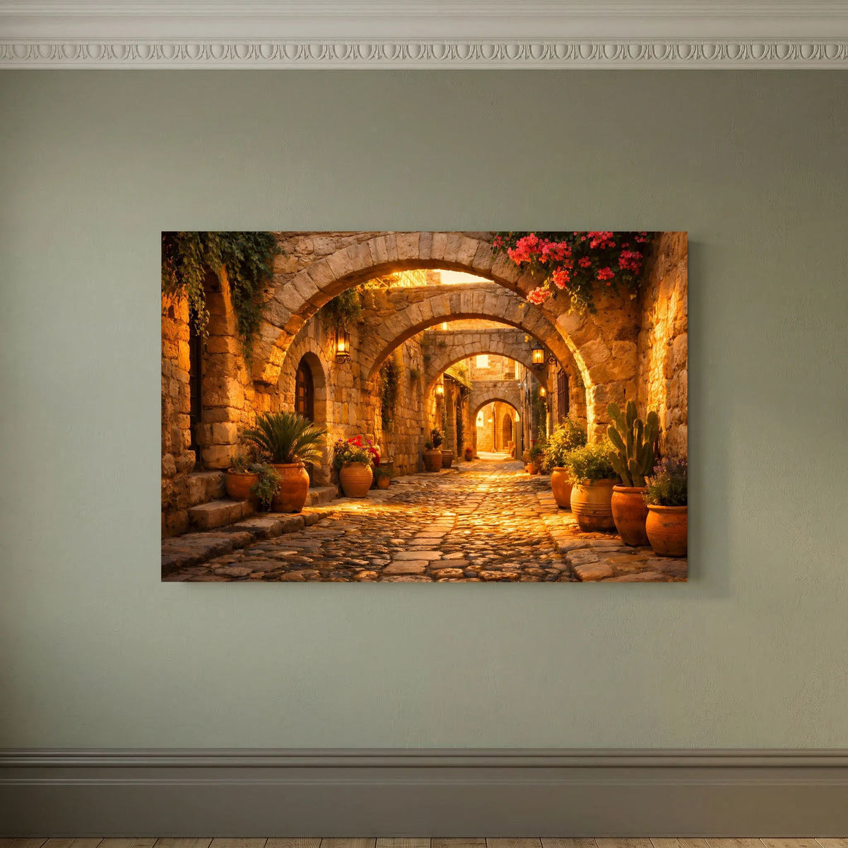 Wandbild Querformat mit Steinbogen-Gasse, warmem Licht und roten Blumen