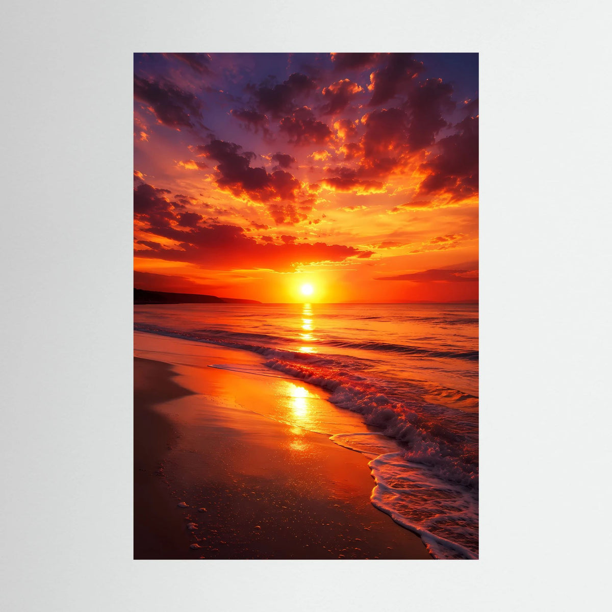 Hochformat-Poster mit Sonnenuntergang am Strand, Meer und Wolken im orangefarbenen Himmel
