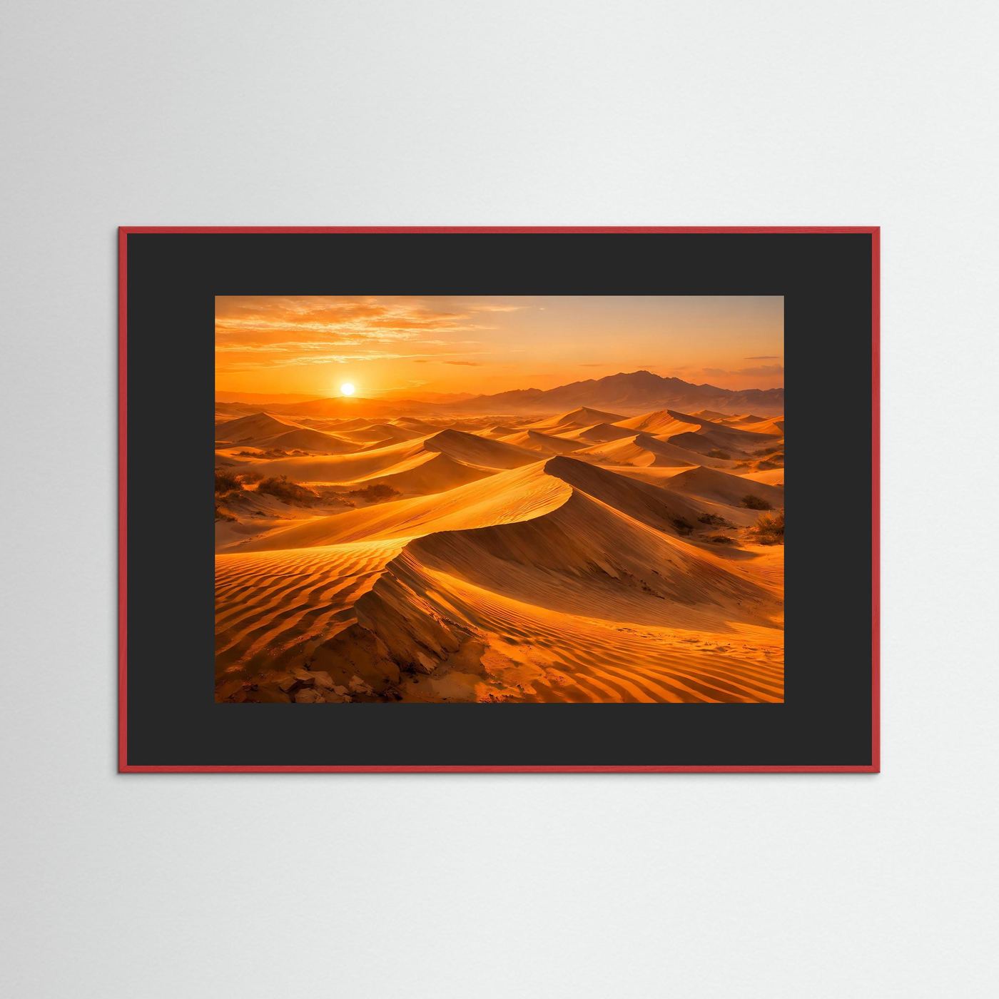 Wandbild mit Wüstenlandschaft im Abendlicht, roter Rahmen mit dunklem Passepartout