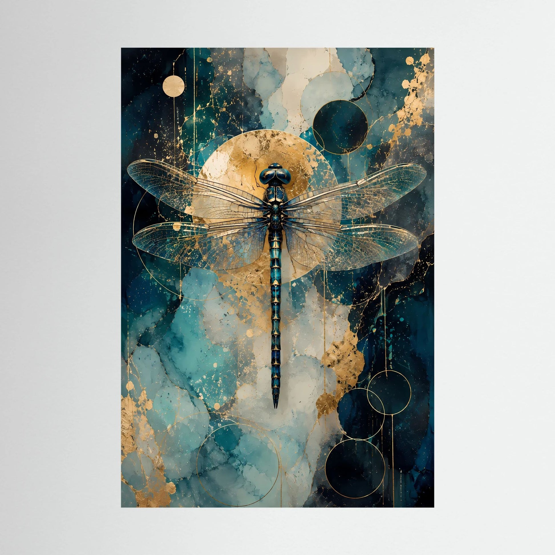 Hochformatiger Kunstdruck mit Libelle in Petrol, Blau und Gold, abstrakter Hintergrund