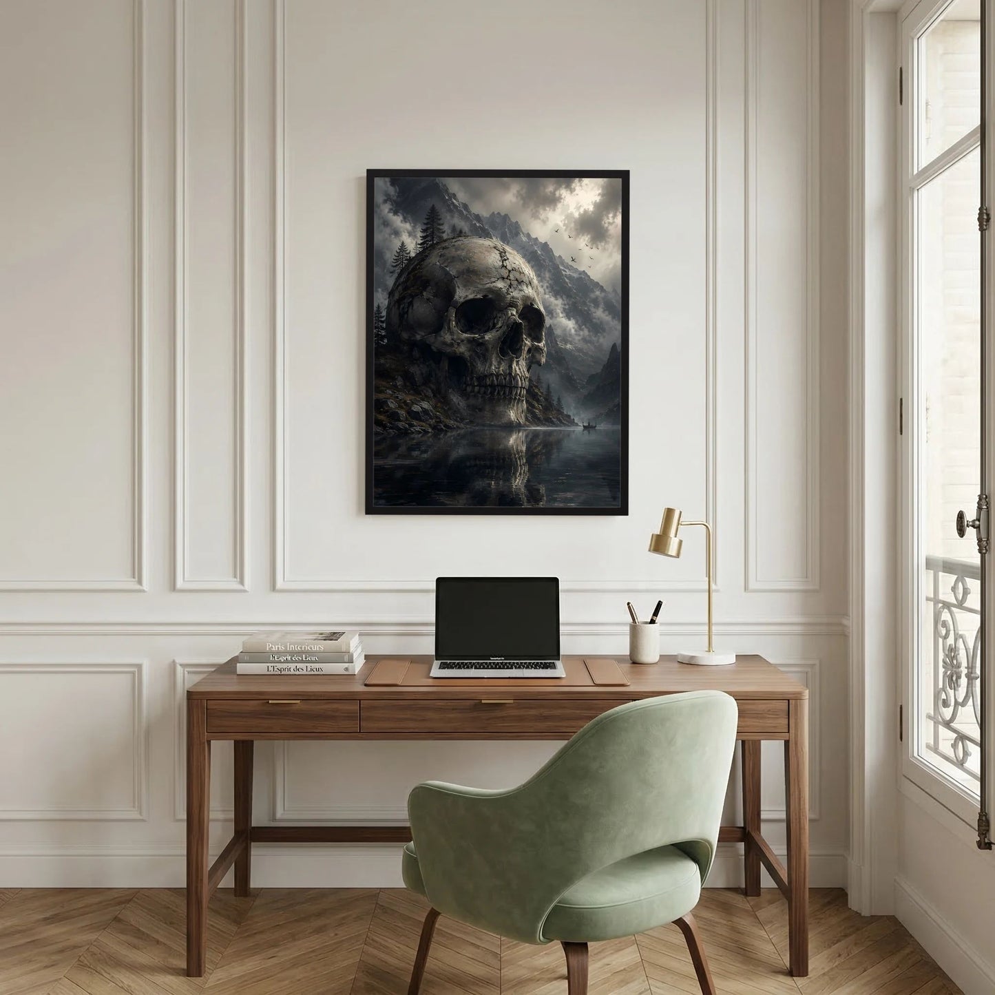 Hochformatiges Poster mit Totenkopf-Silhouette, Bergen und See im Nebel