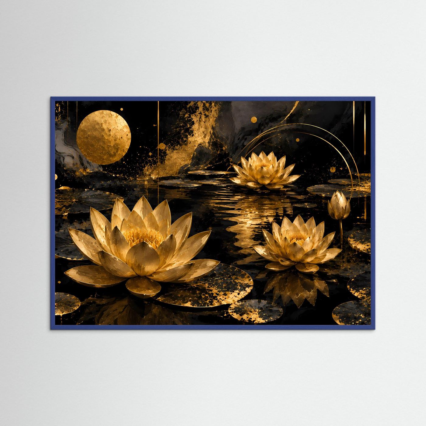 Wandbild mit goldenen Lotusblüten auf dunklem Wasser, mit blauem Rahmen