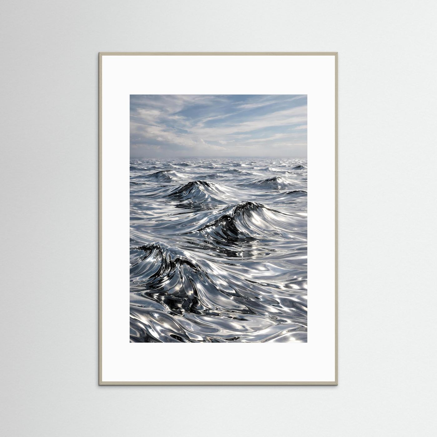 Ozean-Poster mit silbernen Wasserwellen im Hochformat, hellbraun gerahmt