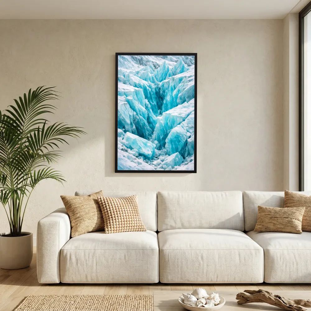 Hochformat-Poster mit türkisblauem Gletscherspalt und weißen Eisblöcken im schwarzen Rahmen