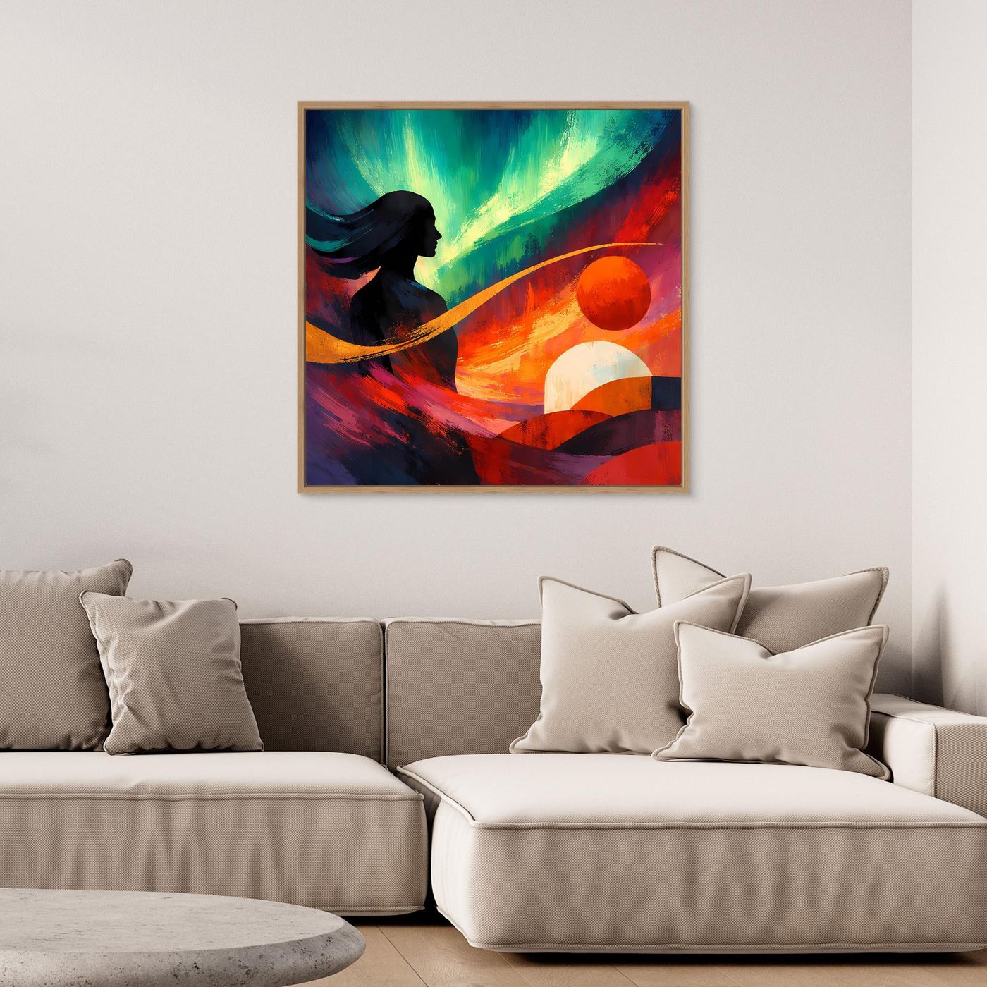Abstraktes Polarlicht-Leinwandbild mit Schattenfigur, mit hellem Holzrahmen, in Grün-Orange-Rot.