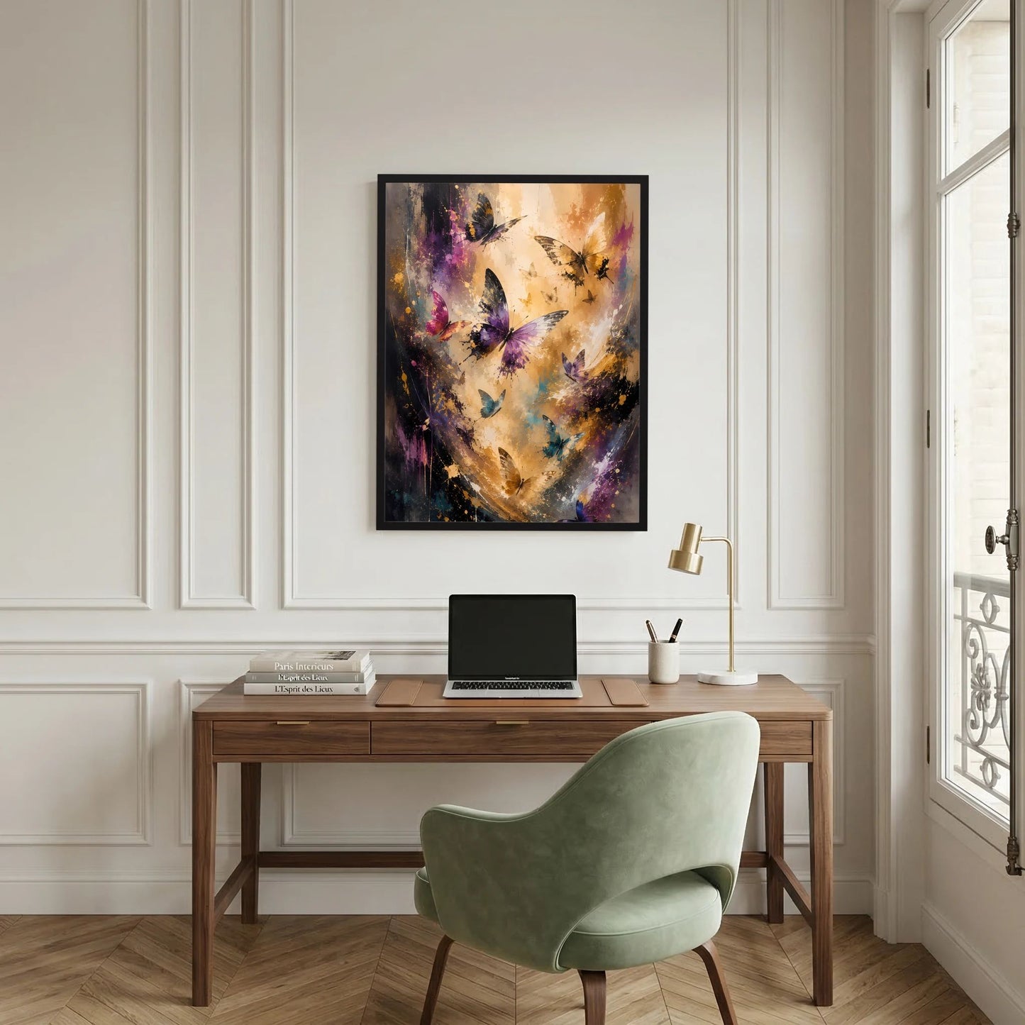Hochformat-Poster mit abstrakten Schmetterlingen in Gold und Violett im Farbverlauf