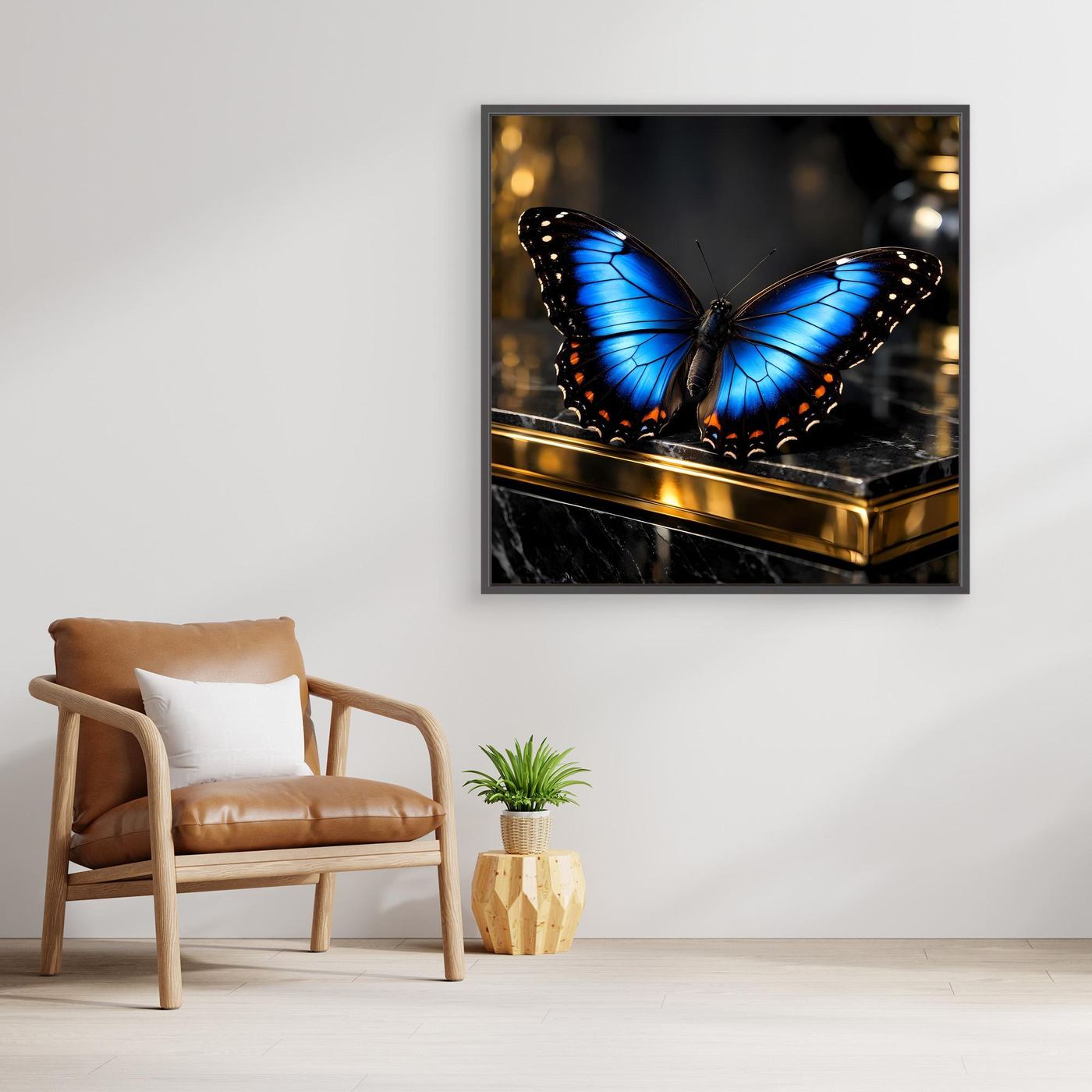 Gold gerahmtes Leinwandbild mit blauem Schmetterling, goldfarbenem Rand und dunklem Stil