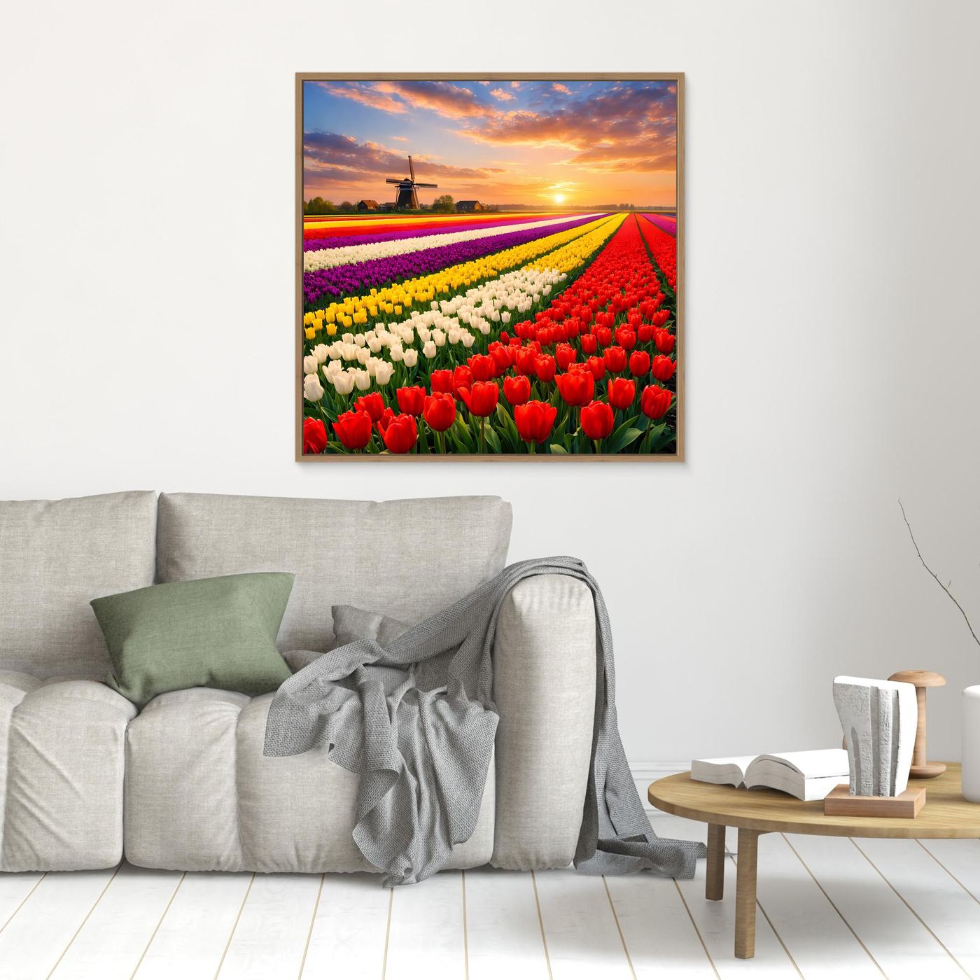 Kleines quadratisches Leinwandbild: buntes Tulpenfeld mit Windmühle bei Sonnenuntergang, hellbraun gerahmt