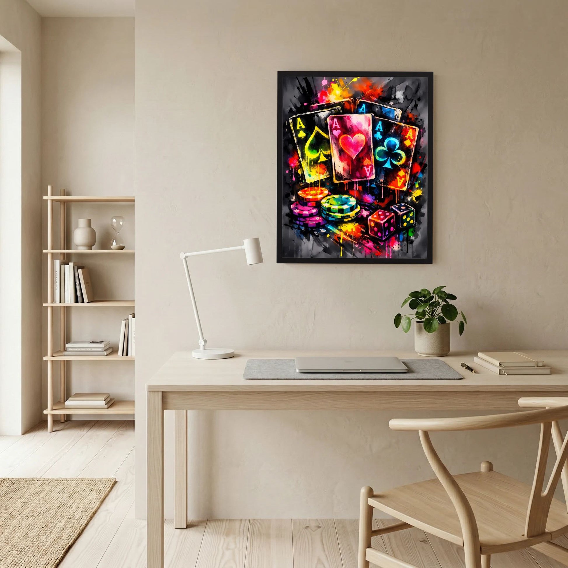 Kunstposter in schwarzer Umrahmung mit Neon-Assen, Herz- und Pik-Motiven sowie Pokerchips