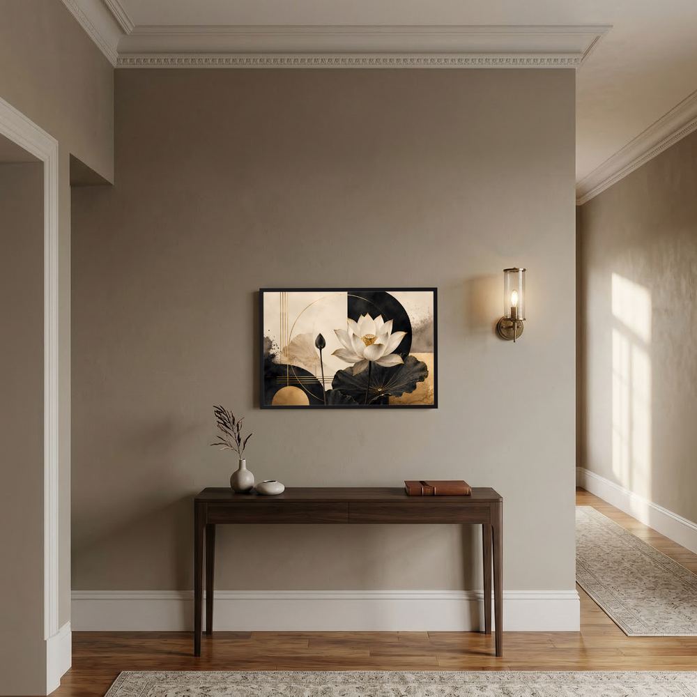 Querformatiges Poster mit abstrakter Lotusblüte in Schwarz und Gold im schwarzen Rahmen