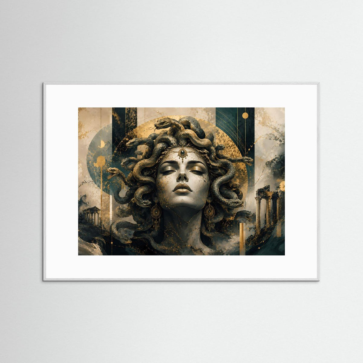 Gerahmtes Querformat-Poster mit Medusa, goldenen Schlangen, schwarz-grauem Porträt, grauem Rahmen