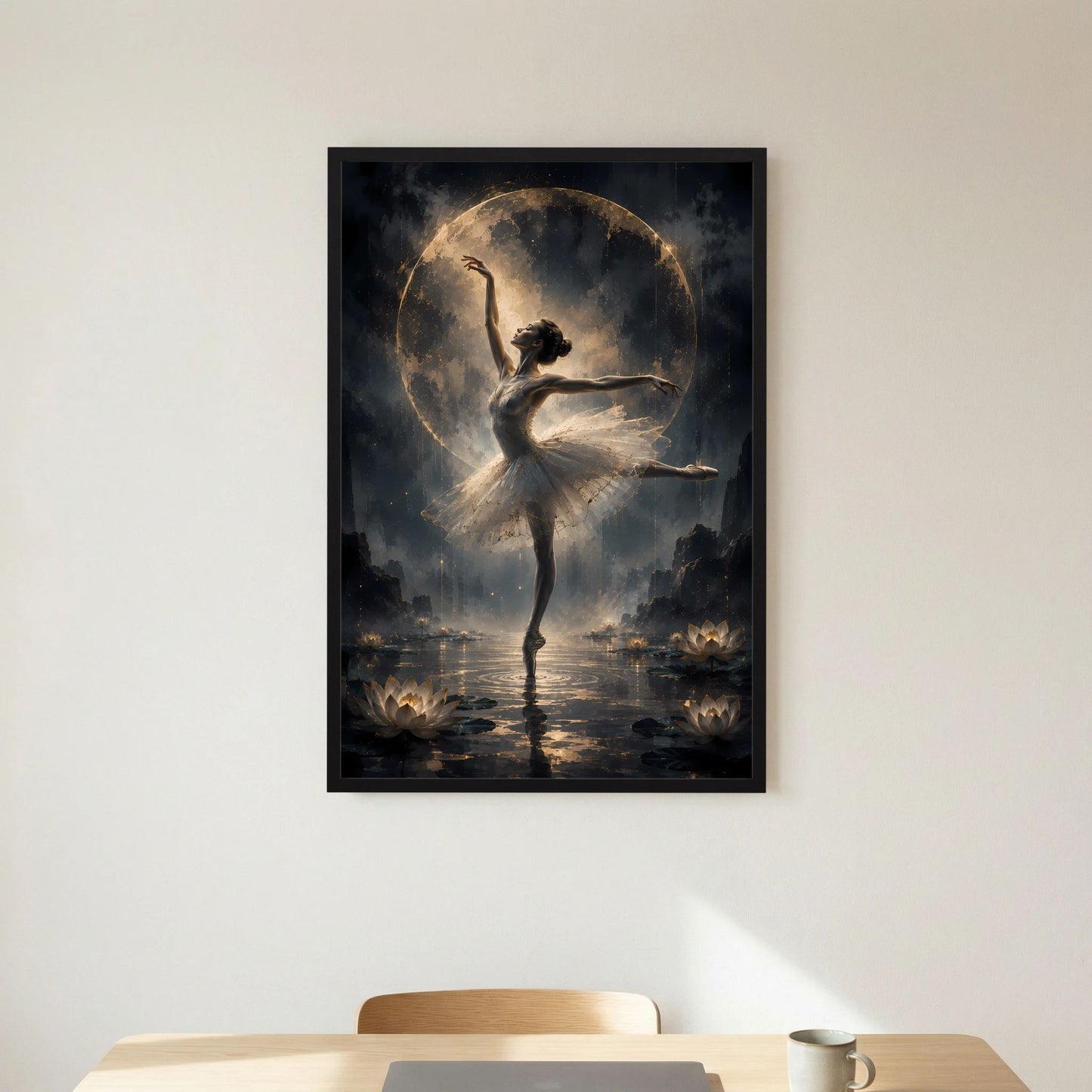 Hochformatiges Poster im schwarzen Rahmen: Ballerina im goldenen Licht mit rundem Lichtkreis