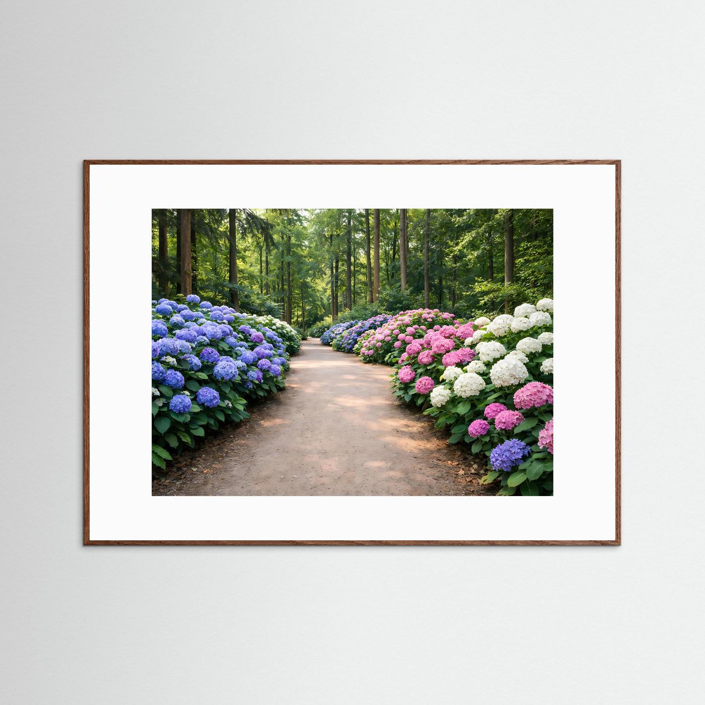 Blühender Hortensienpfad im Wald | Hortensie & Natur Poster Querformat