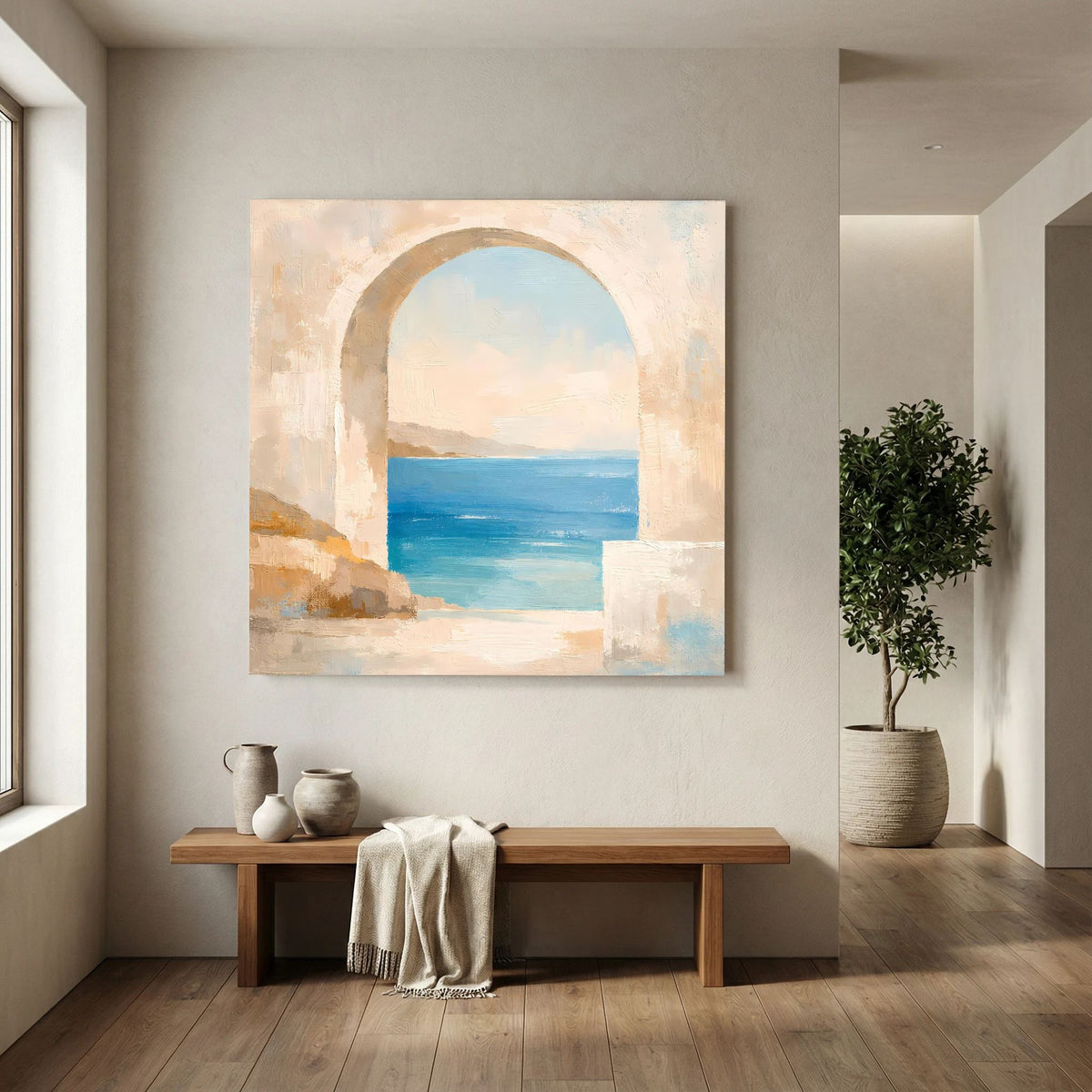 Mediterranes Leinwandbild mit Rundbogen und Meerblick, türkisblaues Wasser und sandfarbene Formen