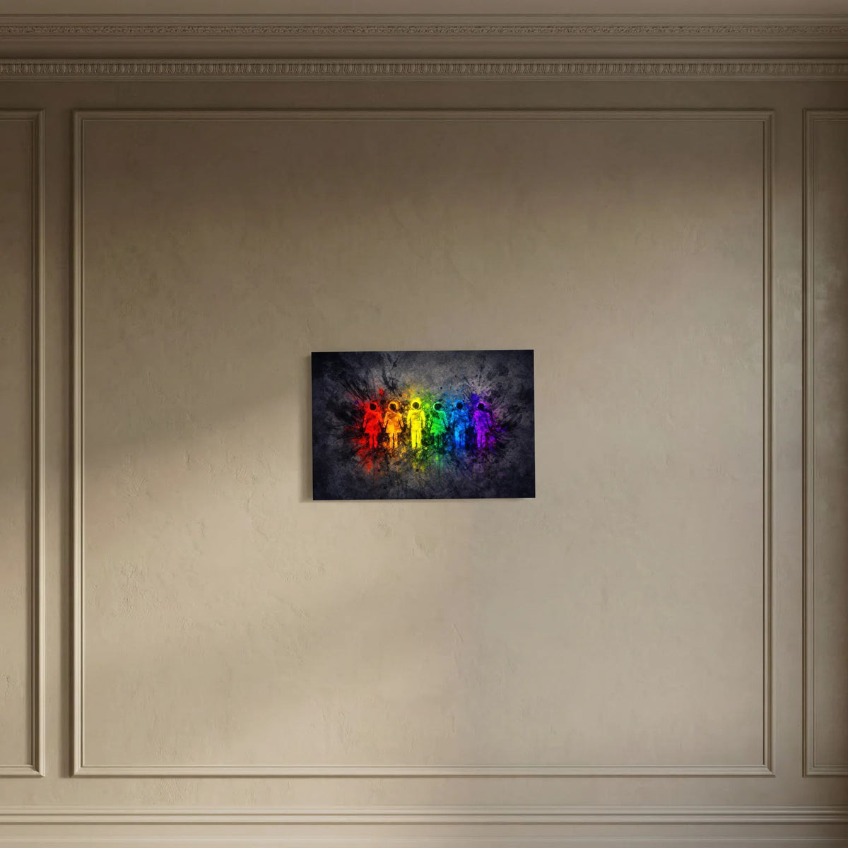 Gerahmtes Querformat-Wandbild mit Regenbogenfarben und Menschen-Silhouetten auf dunklem Grund