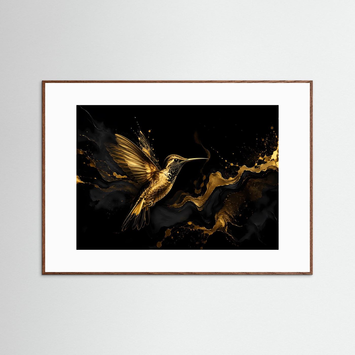 Vogelposter Querformat mit goldenem Kolibri auf dunklem Hintergrund, brauner Holzrahmen