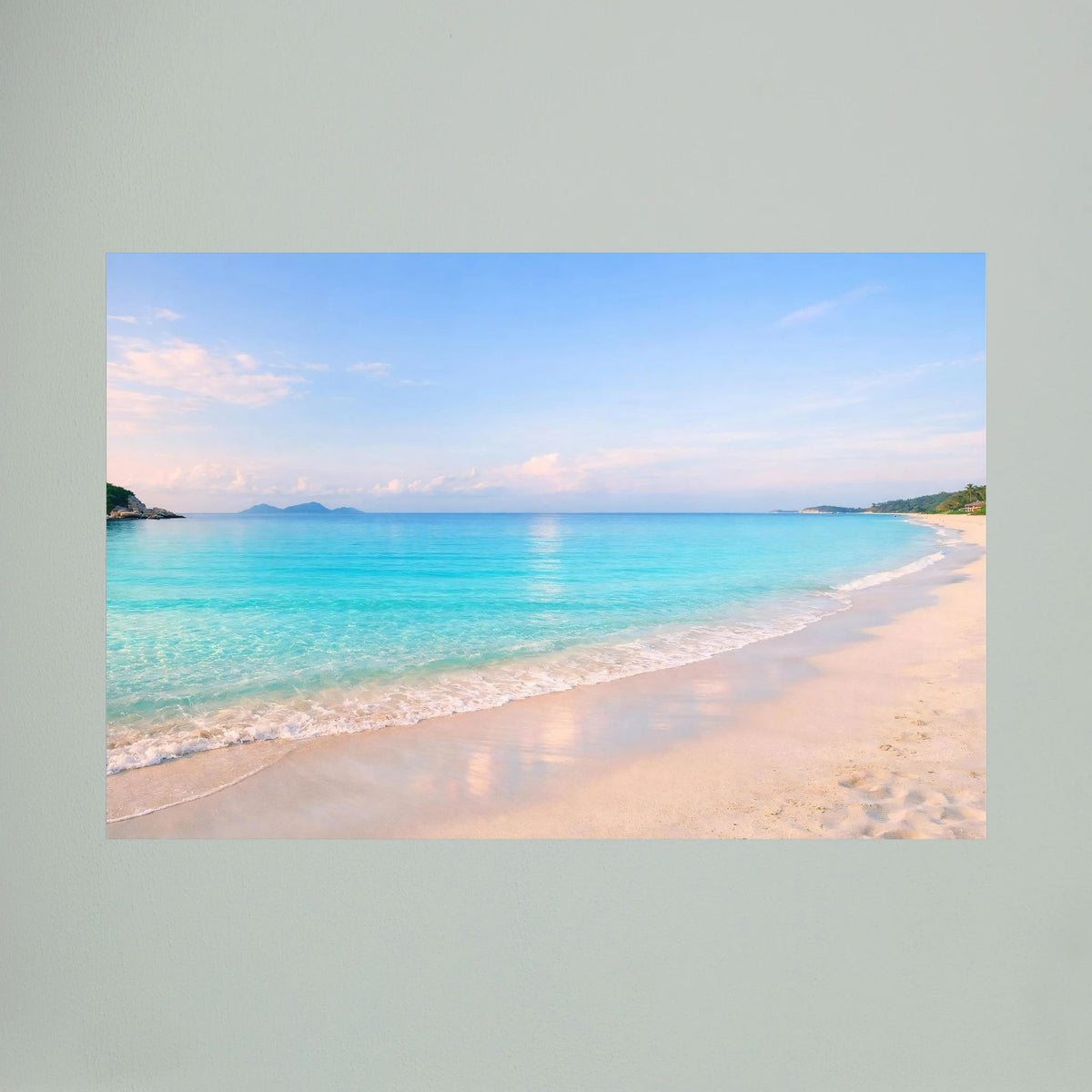 Wandbild im Querformat mit türkisfarbenem Meer, Sandstrand und ruhigem Horizont.