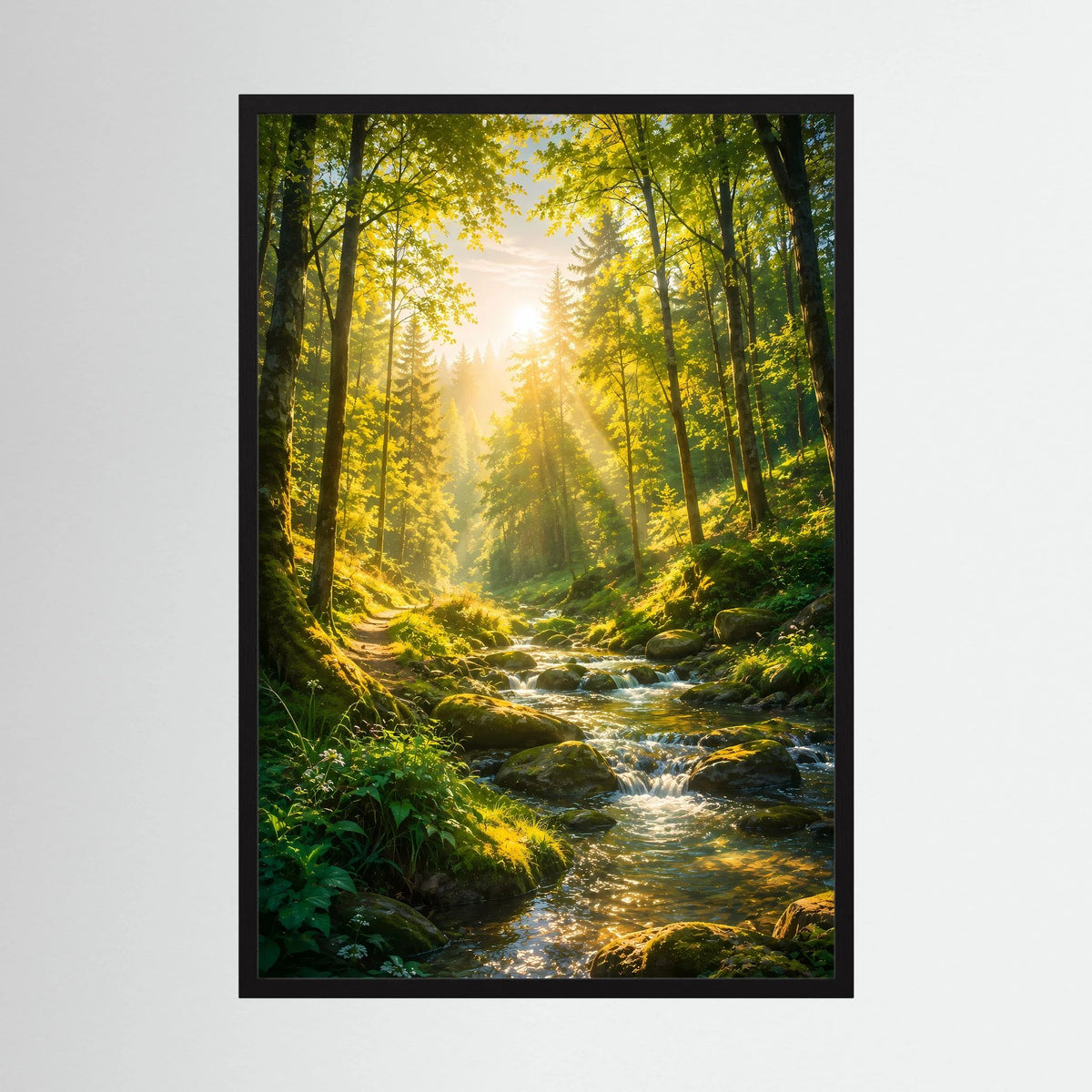 Poster mit schwarzem Rahmen: grüner Waldbach im Sonnenlicht, Hochformat